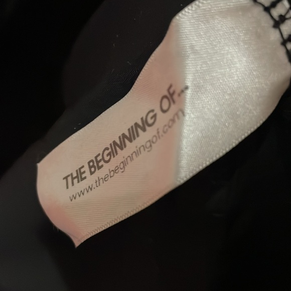 NWOT "The Beginning of" black V neck long t in size 4/XL - Picture 5 of 6